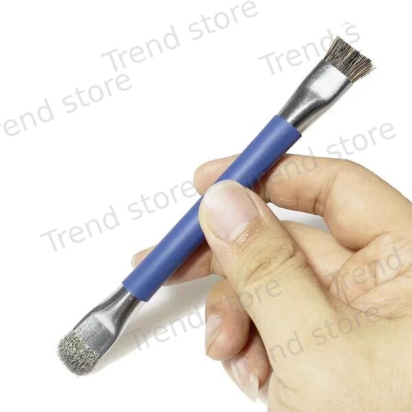 Cleaning brush